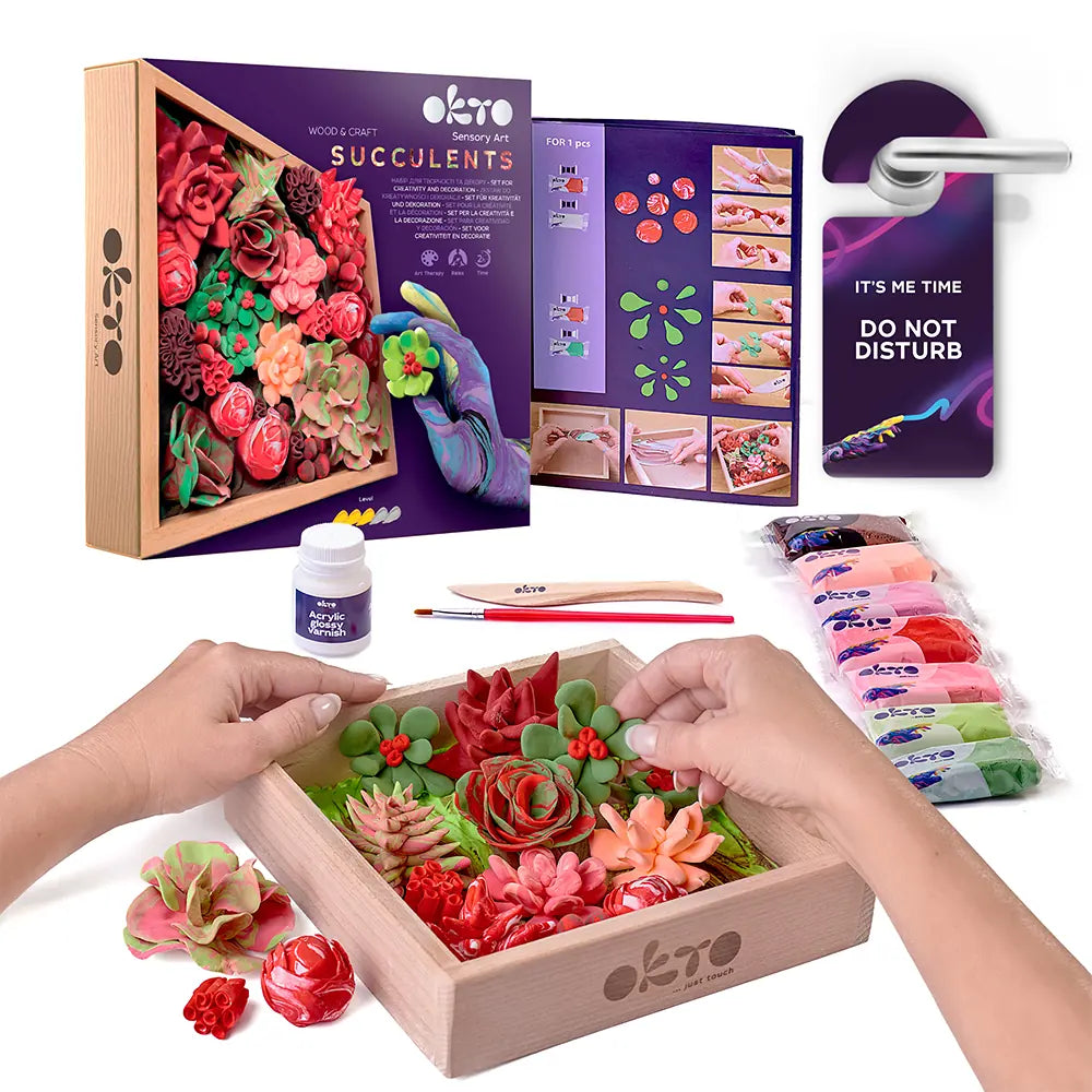 Dítě tvořící sensory art se sadou OKTO