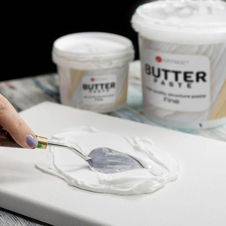 Nanášení strukturální pasty ARTMIE Butter Fine malířskou špachtlí