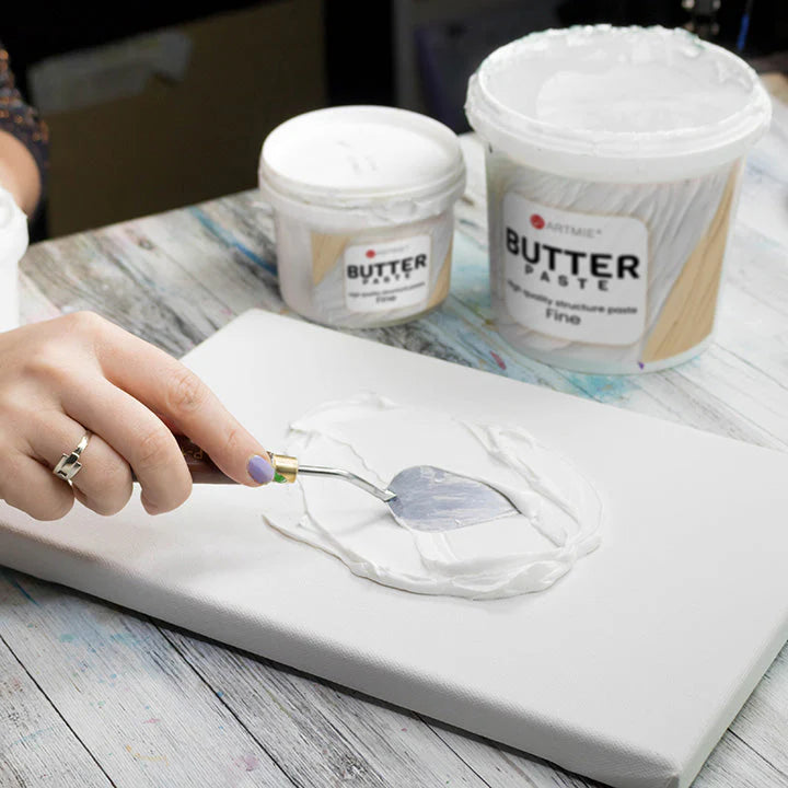 Technika nanášení reliéfní pasty ARTMIE Butter Fine na plátěný panel
