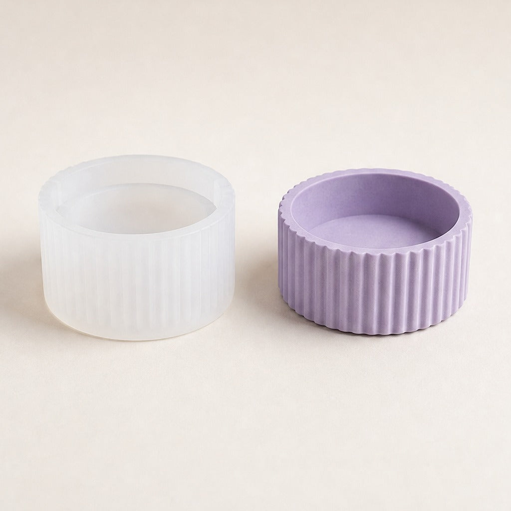 Pružná silikonová forma na odlévání bytových dekorací – nízka vrúbkovaná dóza – ⌀ 8,2 × 4 cm