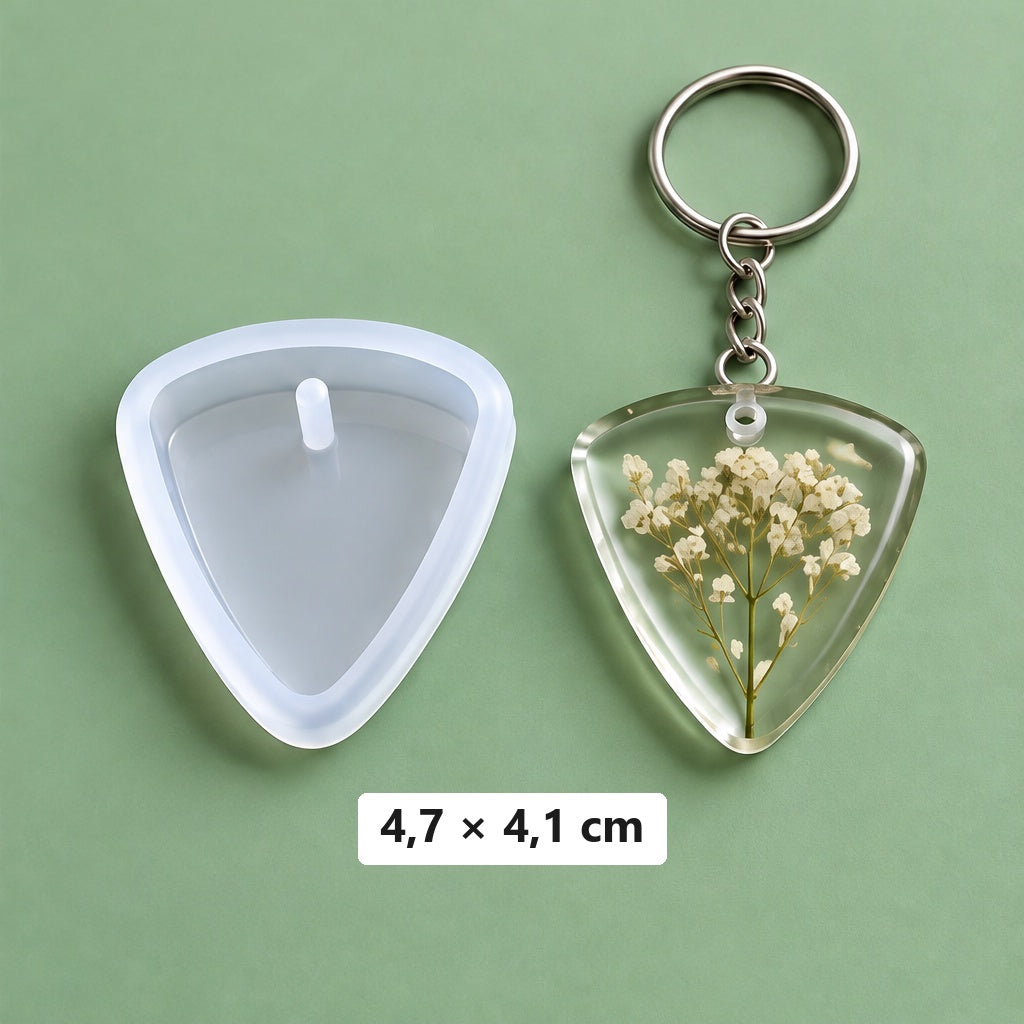 zaoblený trojúhelník 4,7 × 4,1 cm + 3 klíčenkové kroužky